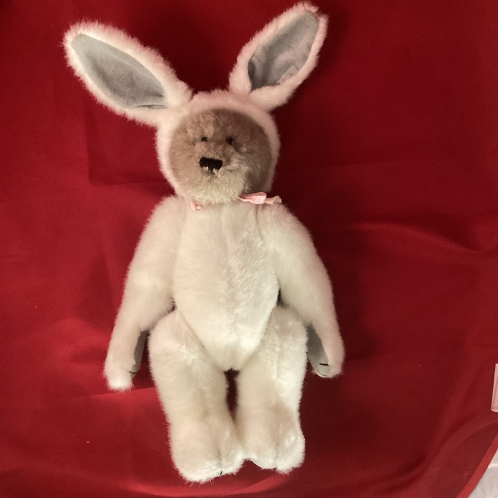 Vintage 1990 the Boyd’s Collection plush bear in a rabbit suit